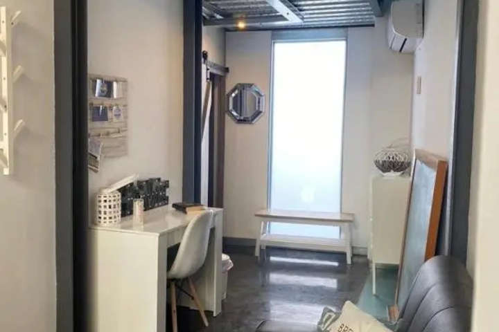 Room 6 of 15