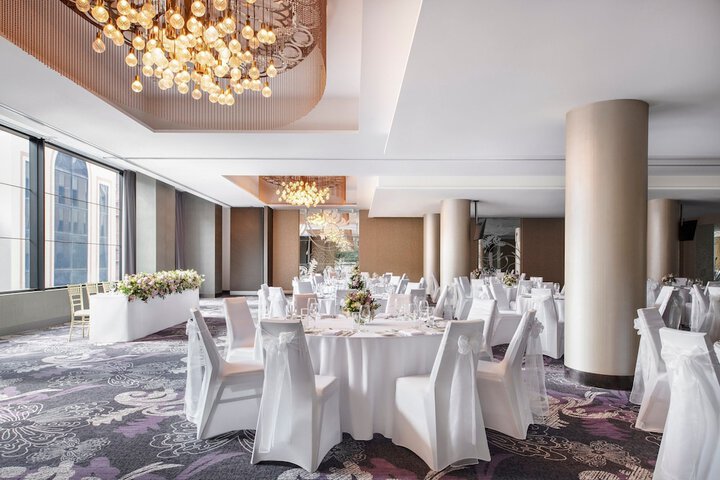 Ballroom/Hall 76 of 92