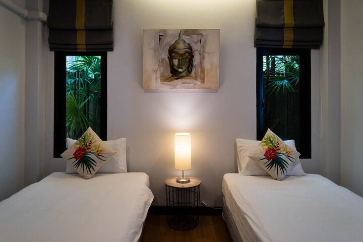 Room 4 of 20