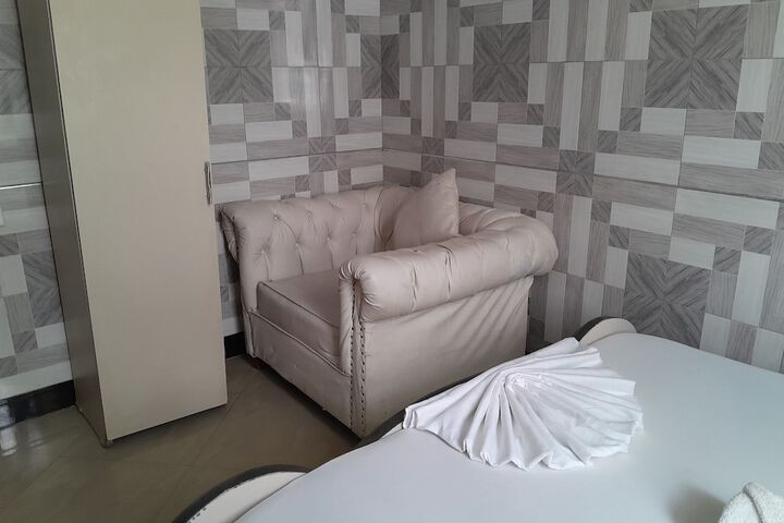 Room 22 of 38