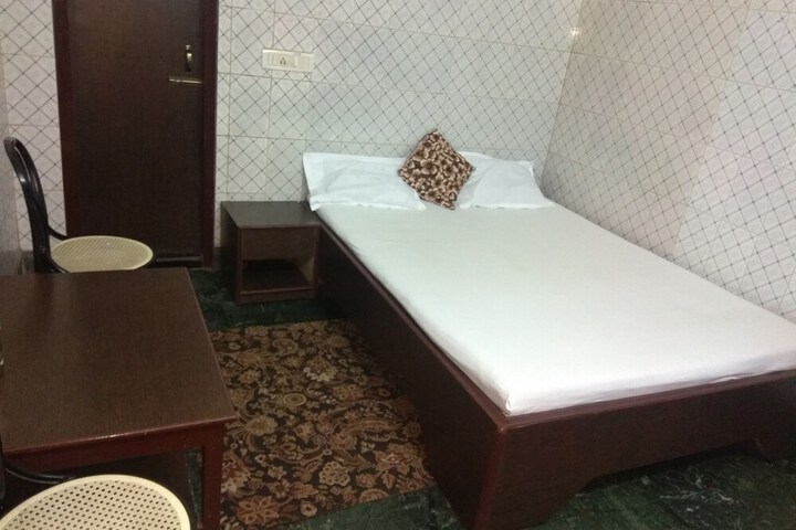 Room 3 of 13