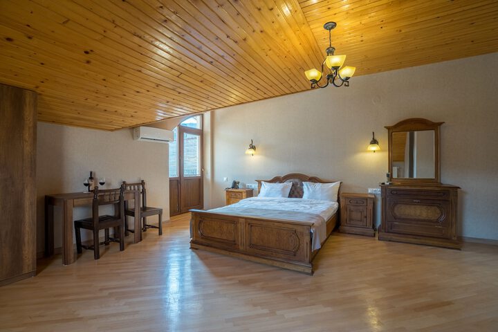 Room 15 of 86