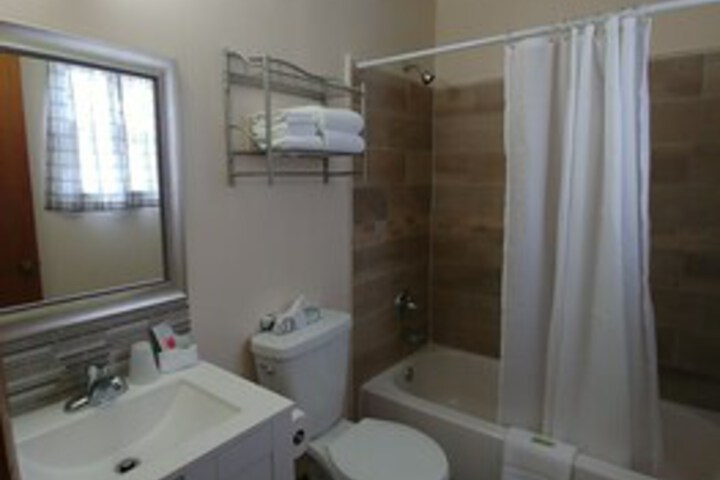 Room 4 of 12