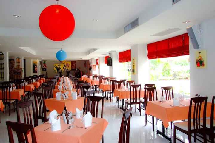 Dining 50 of 82