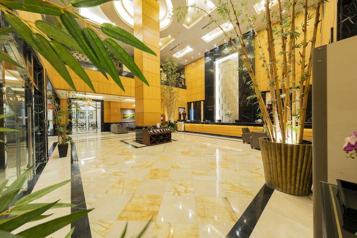Entrance & Lobby