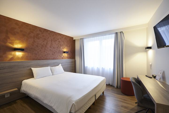 Room 16 of 62
