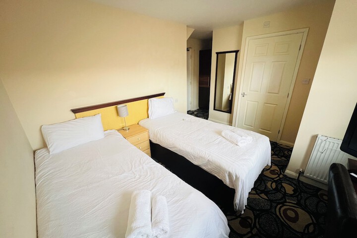 Room 16 of 40