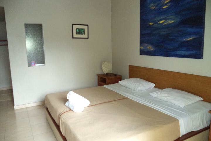 Room 3 of 65