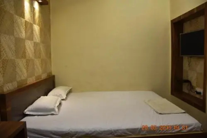 Room 2 of 5