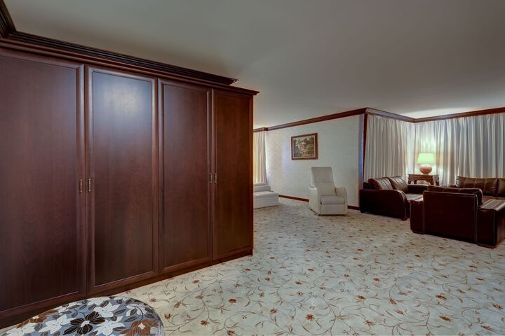Room 46 of 85