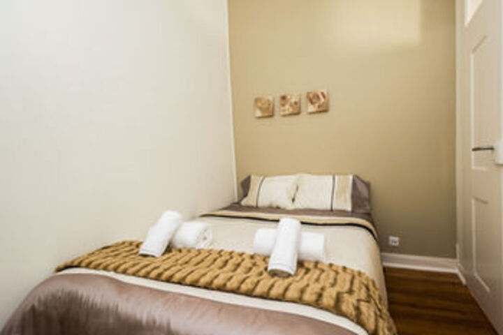 Room 25 of 121