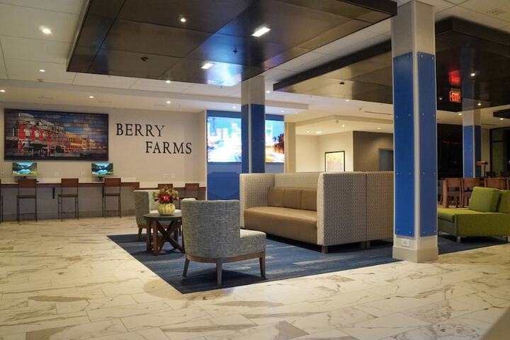 Lobby lounge