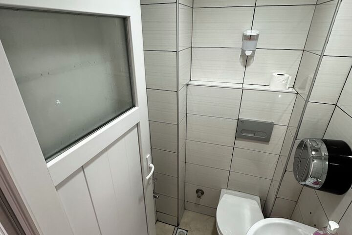 Room 6 of 13