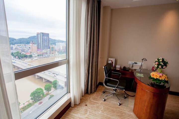 Room 14 of 74