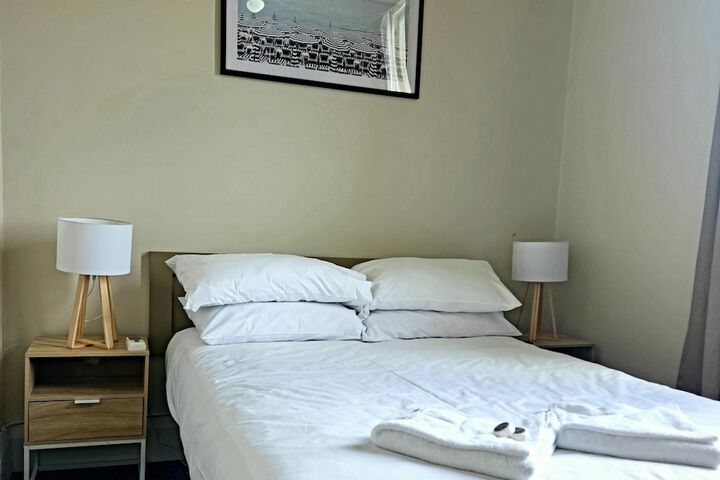 Room 3 of 28