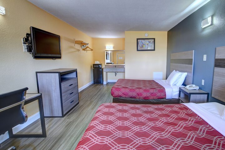 1 Double Bed (2 of 13)