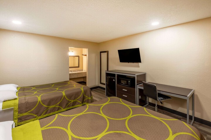 2 Double Beds (4 of 6)