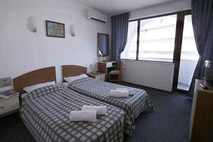 Room 3 of 35