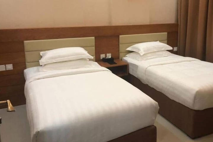 Room 4 of 40
