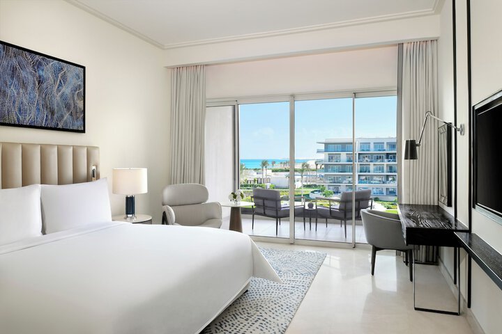 Room 32 of 65