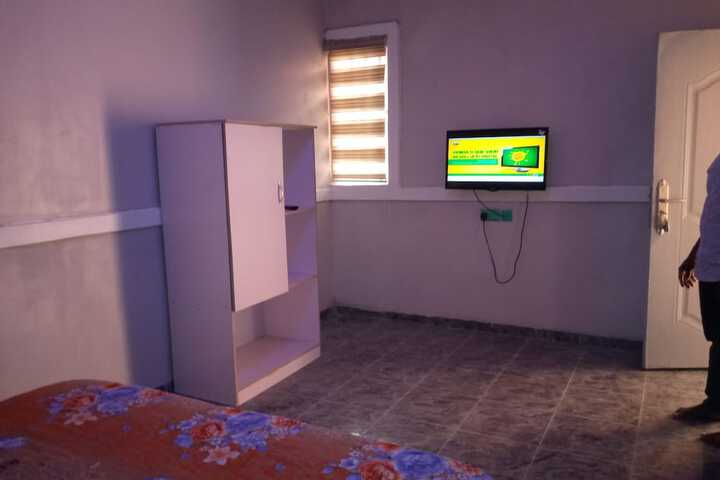 Room 10 of 14