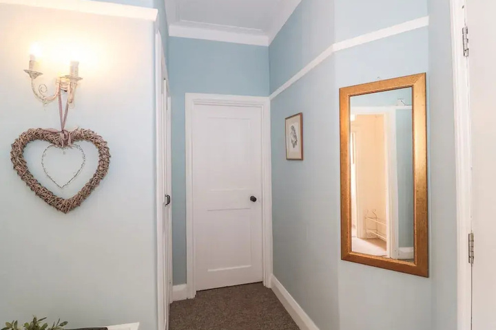 Room 7 of 17