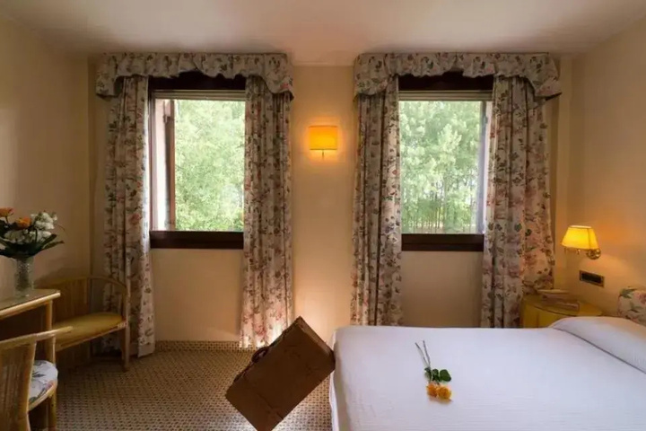 Room 2 of 15
