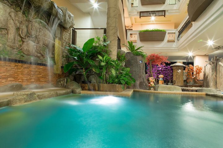 Hotel Pool