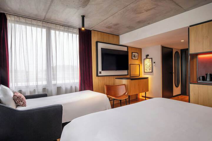 Room 25 of 109