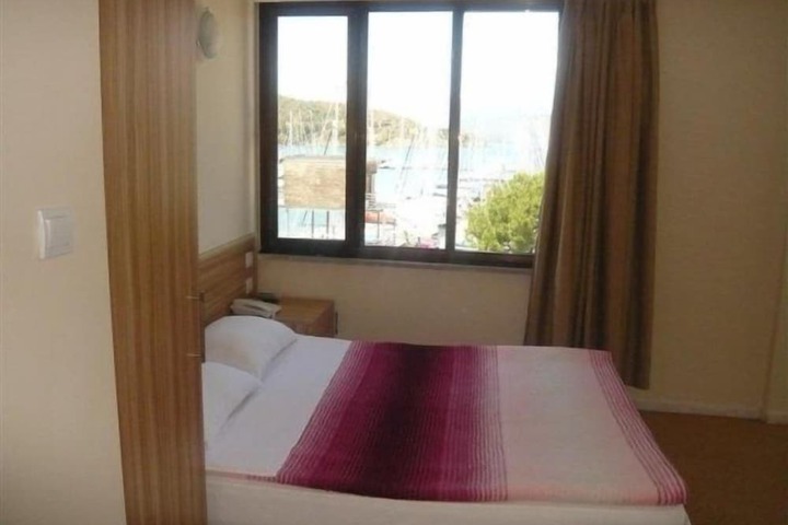 Room 8 of 22