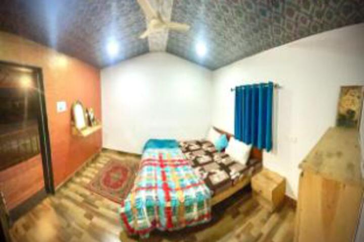 Room 7 of 8