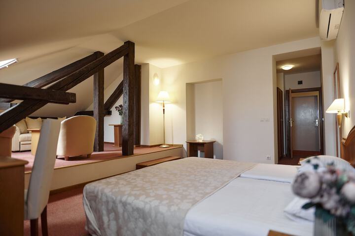 Room 20 of 107