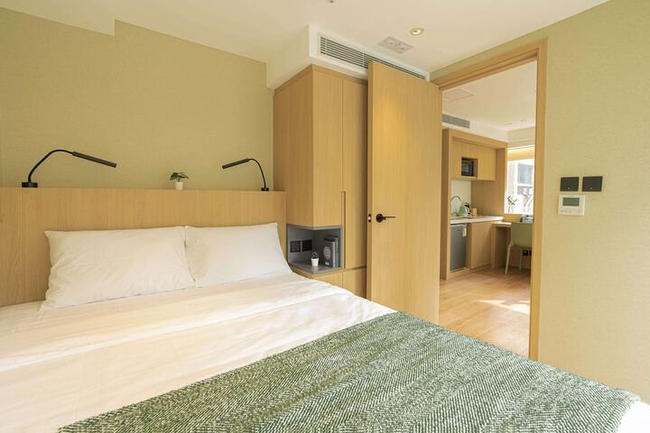 Room 32 of 80