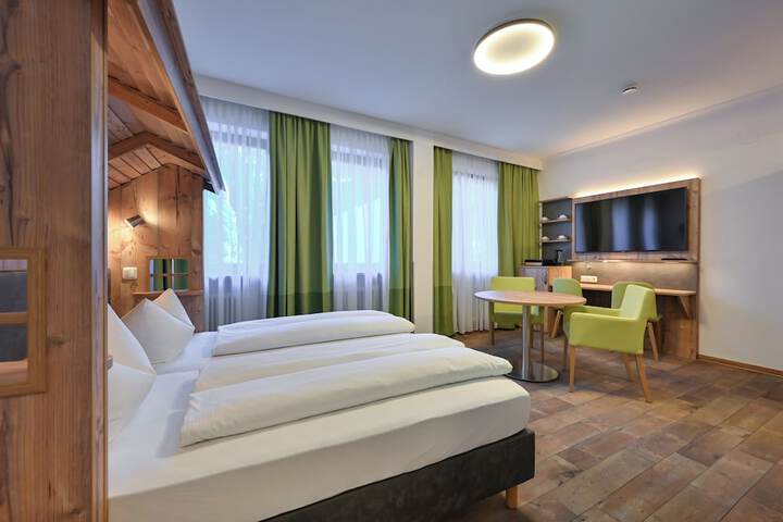 Room 14 of 83