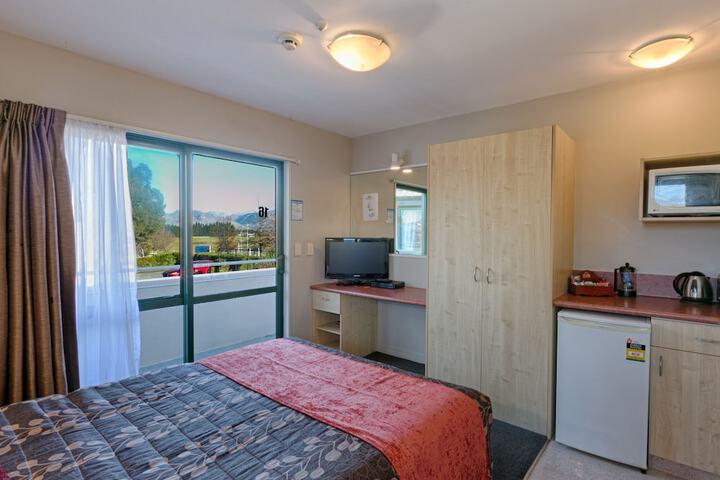 Room 9 of 37