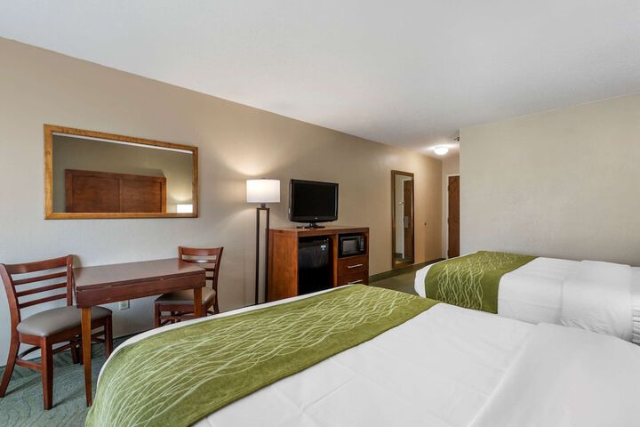 2 Queen Beds (4 of 18)