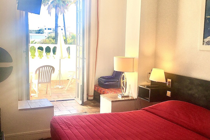 Room 14 of 62