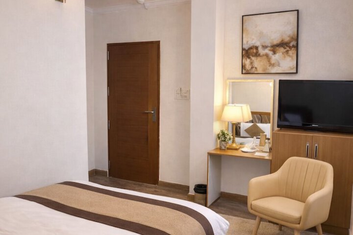 Room 22 of 48