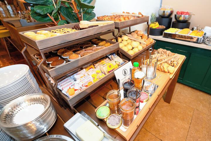 Breakfast/Coffee Service 137 of 164
