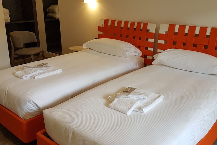 Room 48 of 80