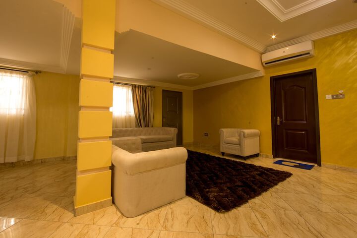 Room 8 of 130