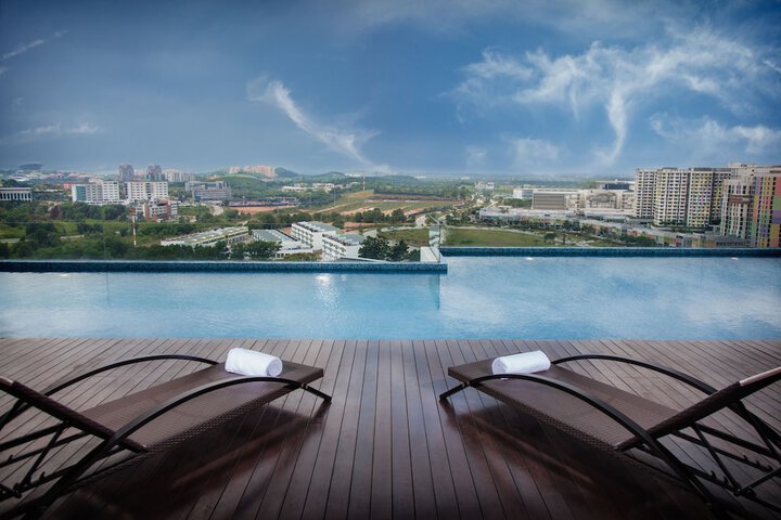 Hotel with Pool