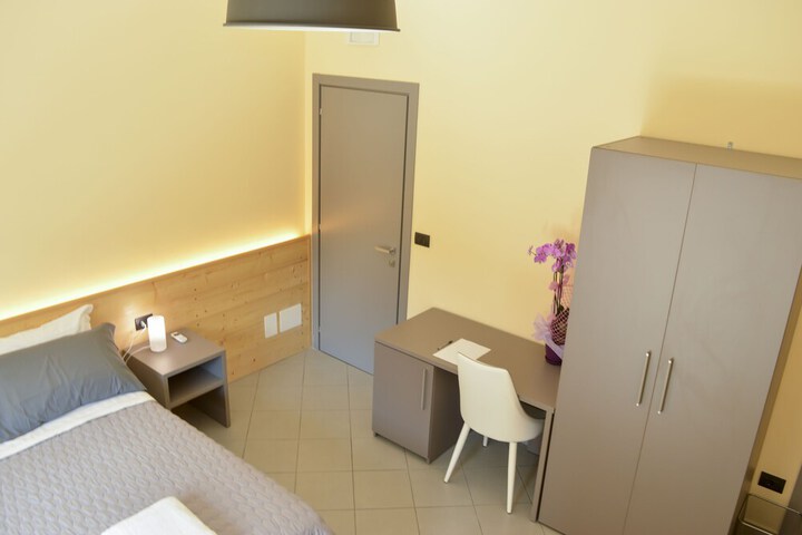 Room 12 of 17