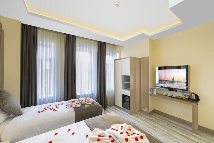 Room 25 of 43