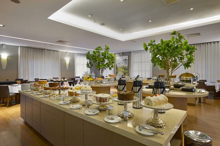 Breakfast/Coffee Service 68 of 96