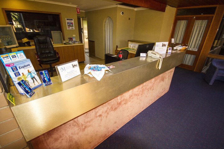 Check-in/check-out kiosk