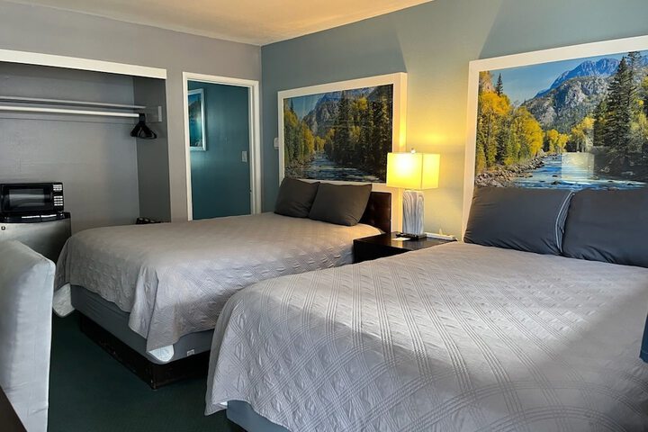 1 Queen Bed (6 of 19)