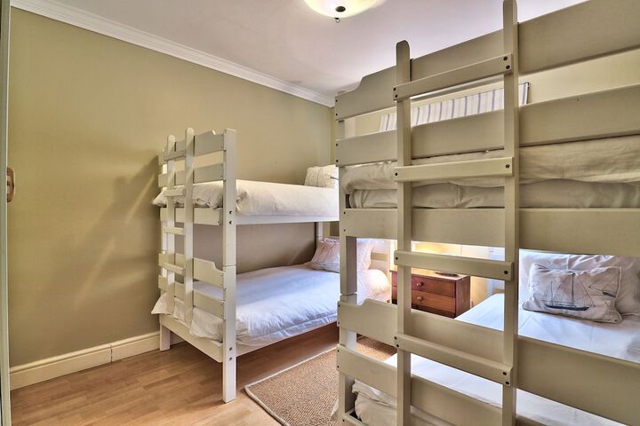 Room 21 of 132
