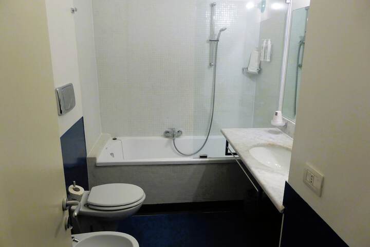 Room 110 of 144