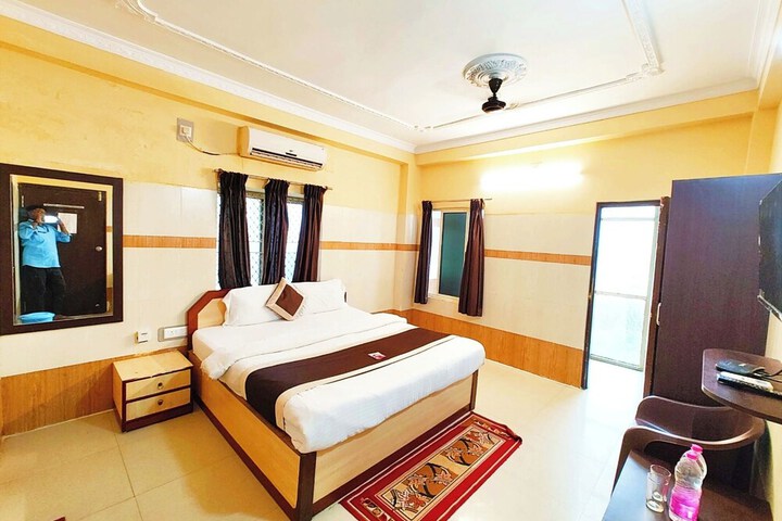 Room 12 of 22
